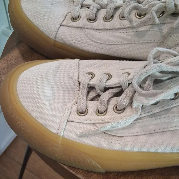 Vans Men’s Off-White Canvas Low-Top Sneakers with Gum Sole - Picture 10 of 10